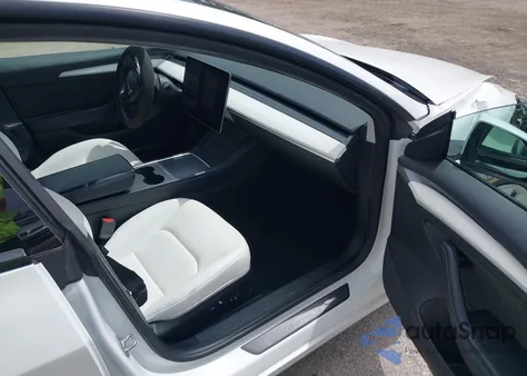 2022 Tesla Model 3 Rear-Wheel Drive z USA, uszkodzony, nr VIN 5YJ3E1EA6NF153853